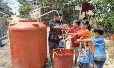 Air Bersih Hadir, Tawa Bahagia Anak-Anak Desa Pasirgadung Warnai Sasaran Tambahan Fisik TMMD Ke-129