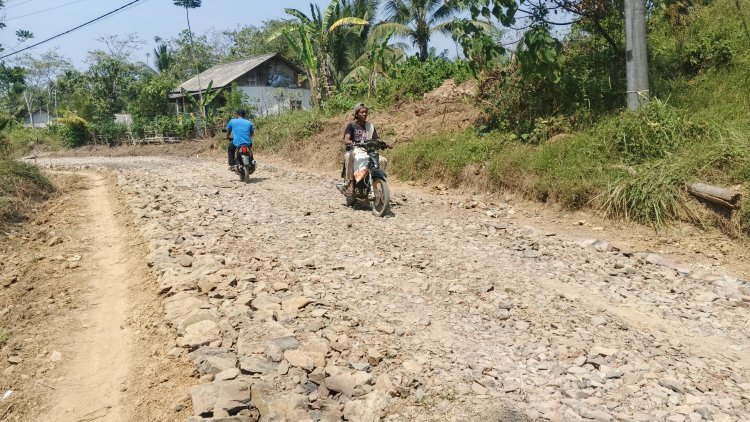 ‎Aktivitas Masyarakat Mulai Meningkat, Jalan Pengerasan Program TMMD Ke-129 Jadi Akses Andalan Warga Desa Pasirgadung