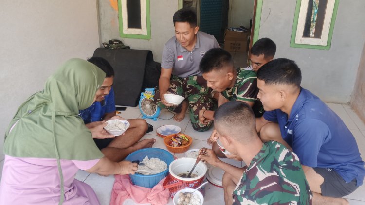 Anggota Satgas TMMD Ke-129 Nikmati Sarapan Bersama Orang Tua Asuh, Hangatnya Kebersamaan Jadi Penyemangat Pengabdian