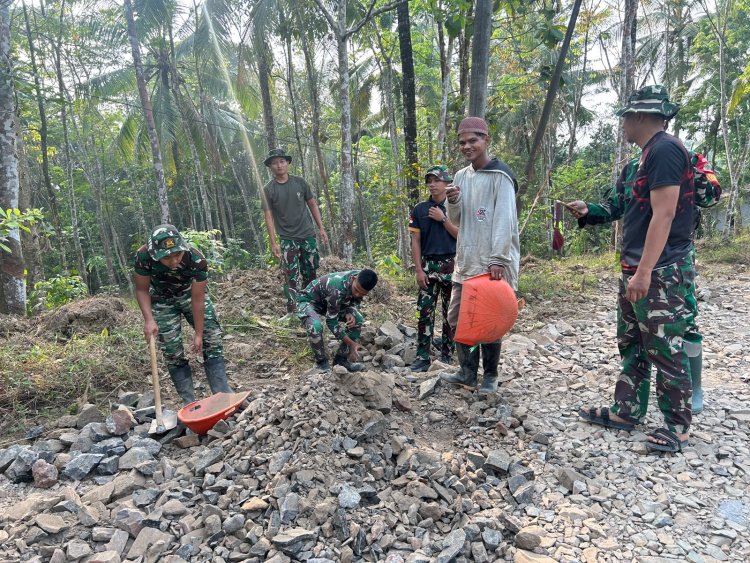 Satgas TMMD Ke-129 Hari Ke-16 Bersama Warga Terus Genjot Pembukaan dan Pengerasan Jalan di Kampung Ciririgi